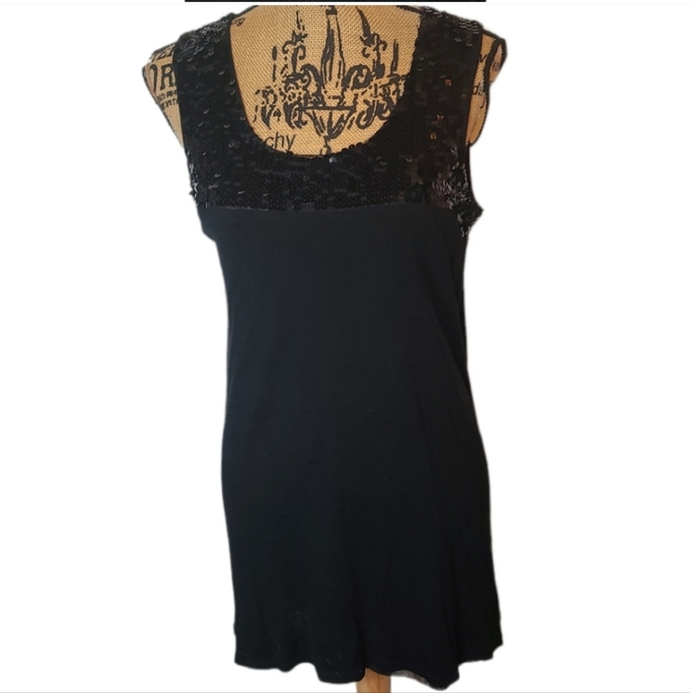 🖤✨🌙 Forever 21 Sequin Accent Top · Black · L